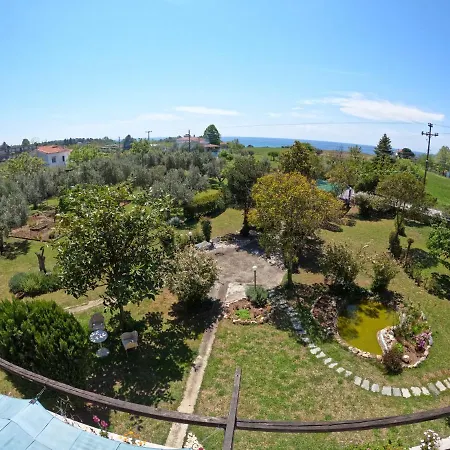 Apartment Pond And Pines, By House By The Sea! *