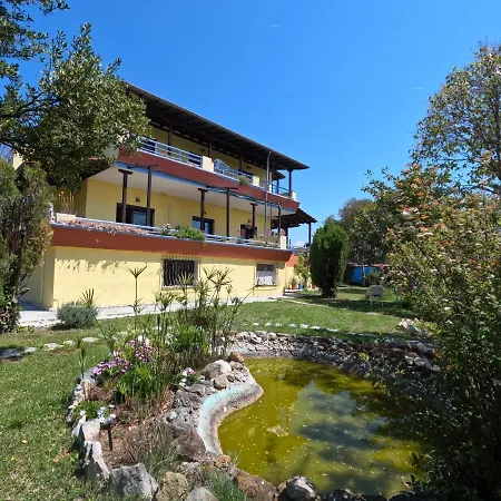 Apartment Pond And Pines, By House By The Sea!