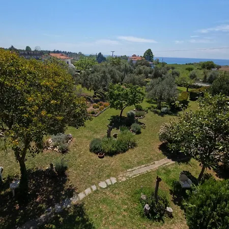Pond And Pines, By House By The Sea! Apartment *