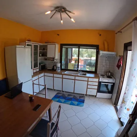 Pond And Pines, By House By The Sea! Apartamento Epanomí